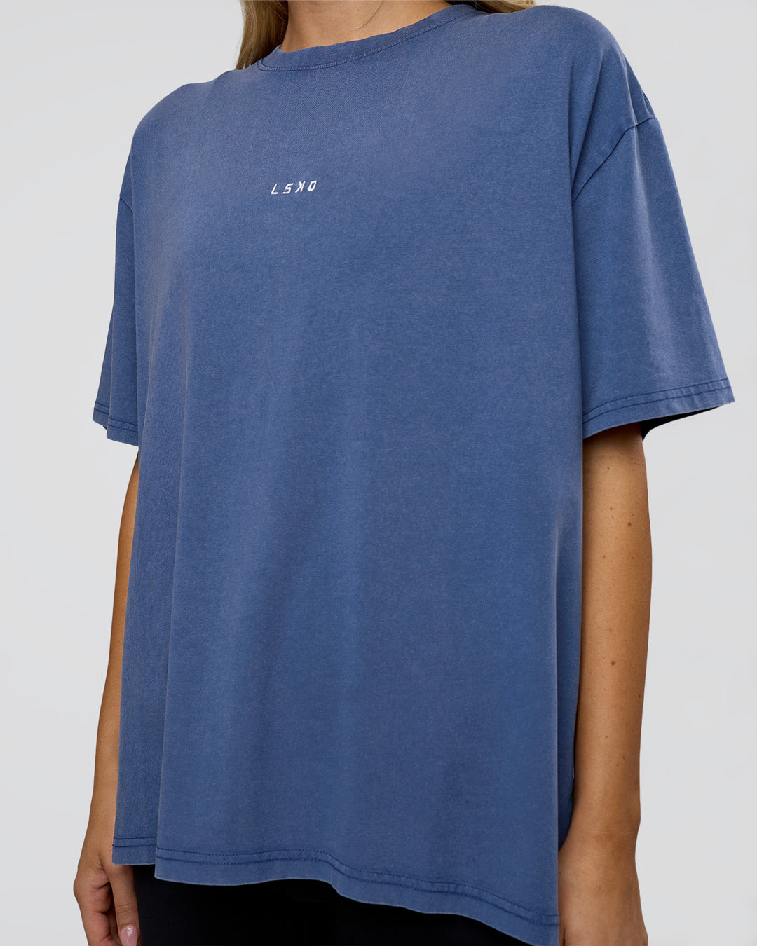 Woman wearing Go-To FLXCotton Oversized Tee - Midnight Blue Washed-White | Model:Leilani | Size:XS