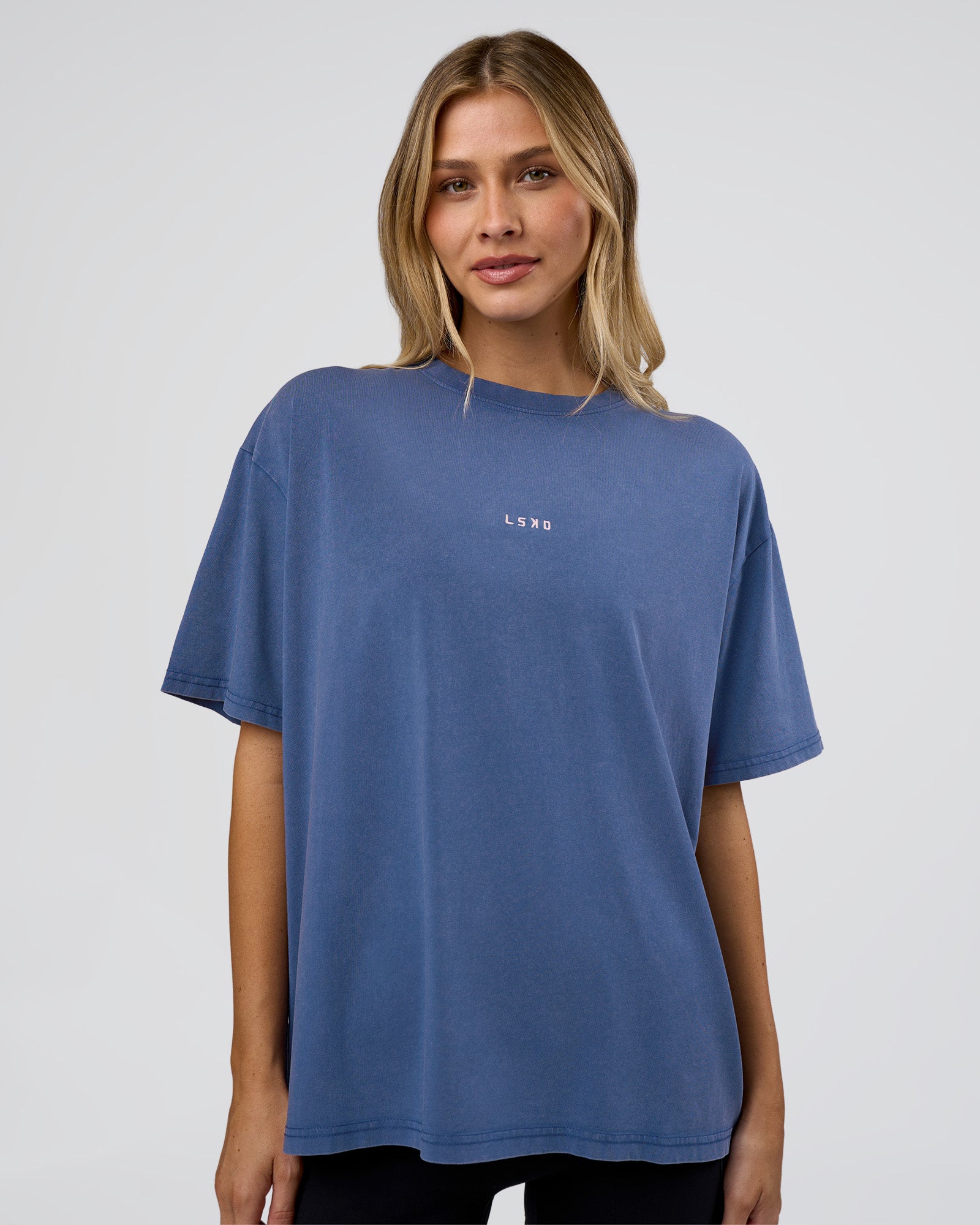Woman wearing Go-To FLXCotton Oversized Tee - Midnight Blue Washed-White | Model:Leilani | Size:XS