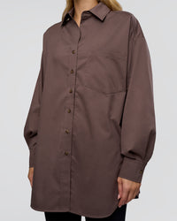 Woman wearing Go-To Oversized Shirt - Cocoa | Model:Leilani | Size:XS