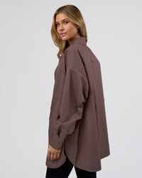 Woman wearing Go-To Oversized Shirt - Cocoa | Model:Leilani | Size:XS