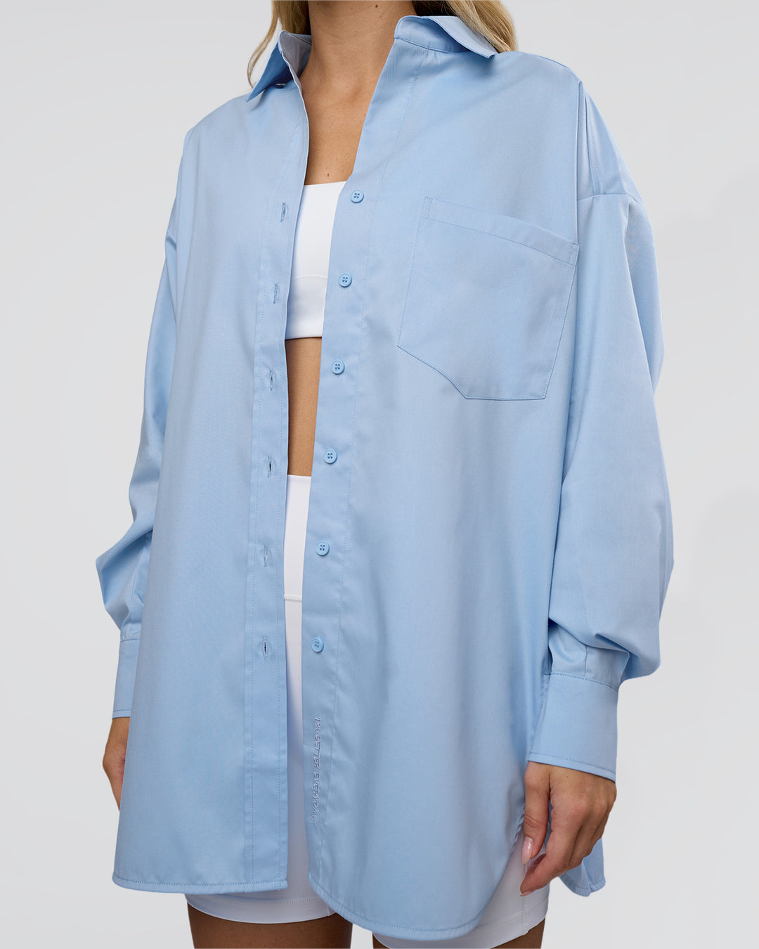 Woman wearing Go-To Oversized Shirt - Poplin Blue | Model:Leilani | Size:XS