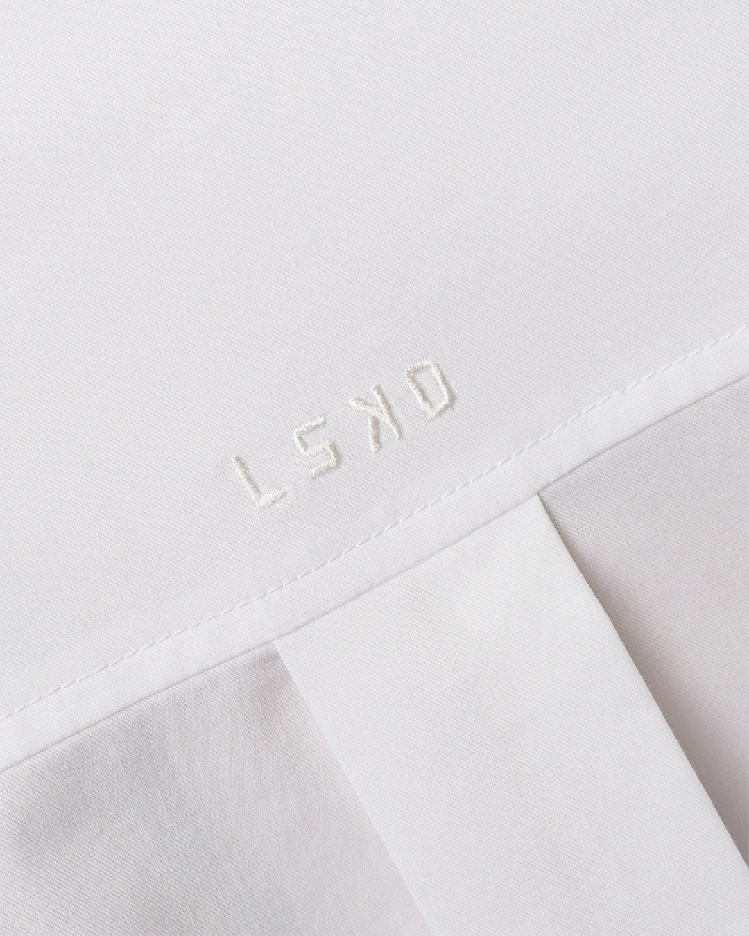 Woman wearing Go-To Oversized Shirt - White | Model:Leilani | Size:XS