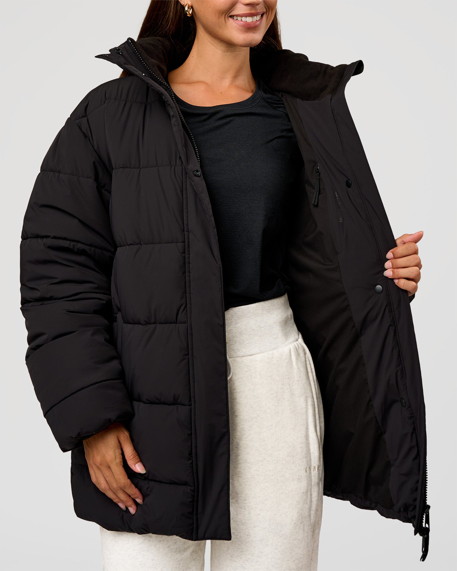 Woman wearing Go-To Puffer Mid Jacket - Black | Model:Brylee | Size:XS