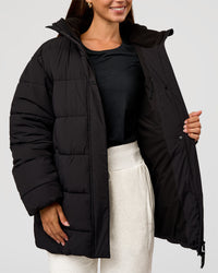 Woman wearing Go-To Puffer Mid Jacket - Black | Model:Brylee | Size:XS