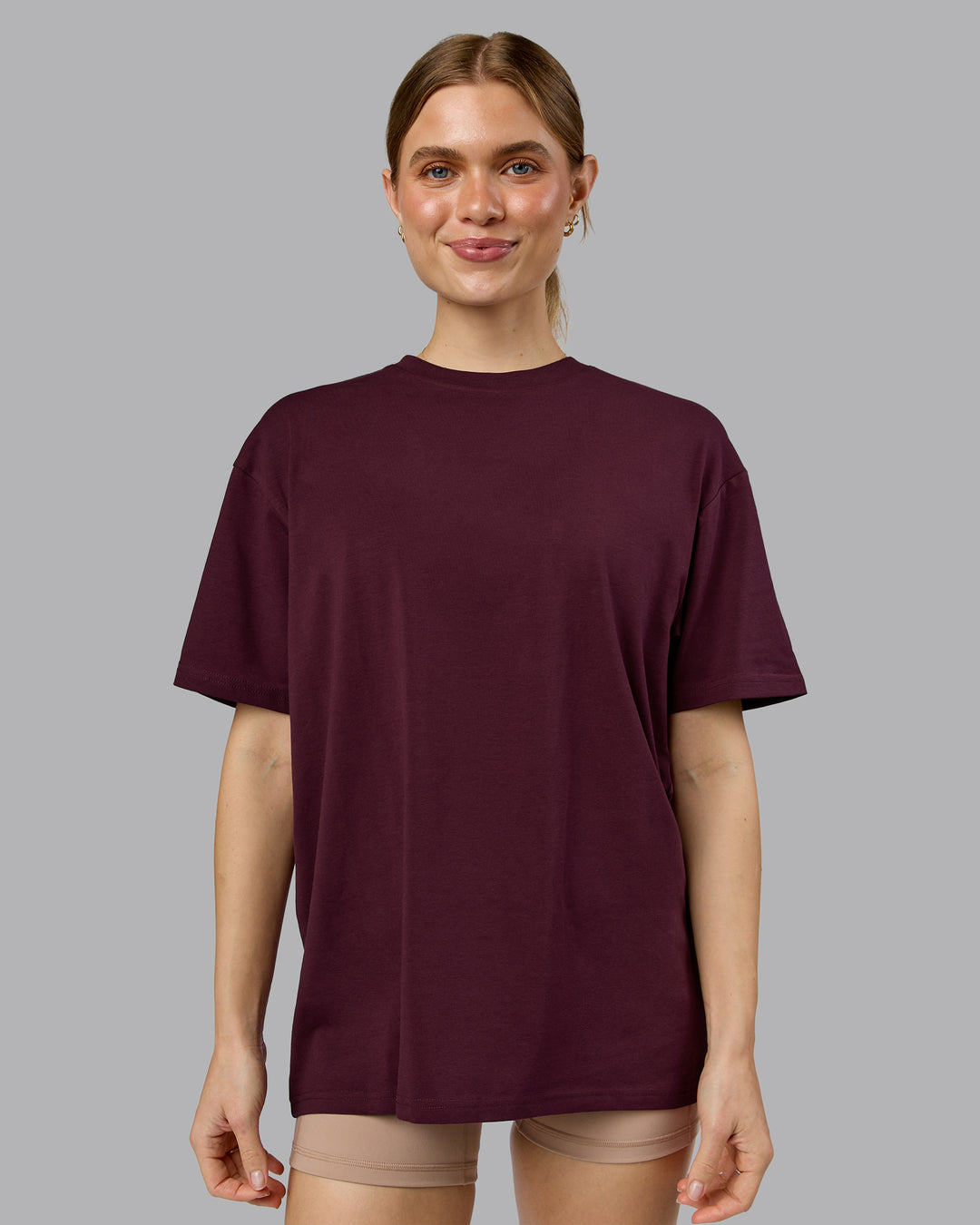 Woman wearing Lifting Club FLXCotton Tee Oversize - Cherry Lacquer-White | Model:Emilie | Size:XS