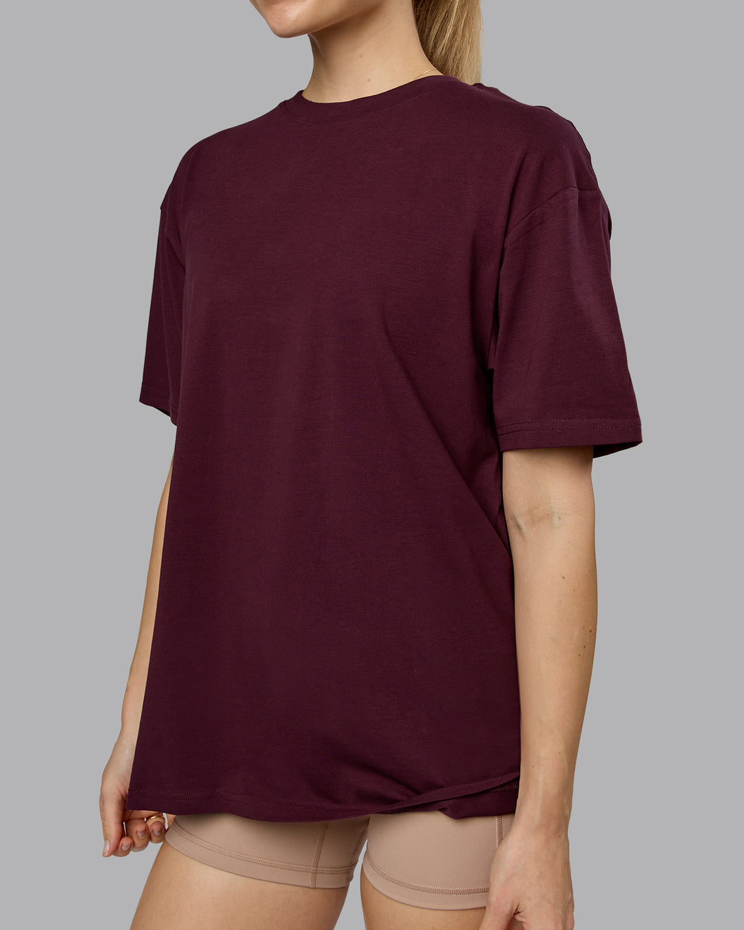 Woman wearing Lifting Club FLXCotton Tee Oversize - Cherry Lacquer-White | Model:Emilie | Size:XS
