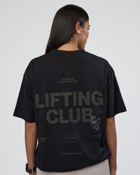 Woman wearing Lifting Club FLXCotton Tee Oversize - Black-Black | Model:Rhiley | Size:XS
