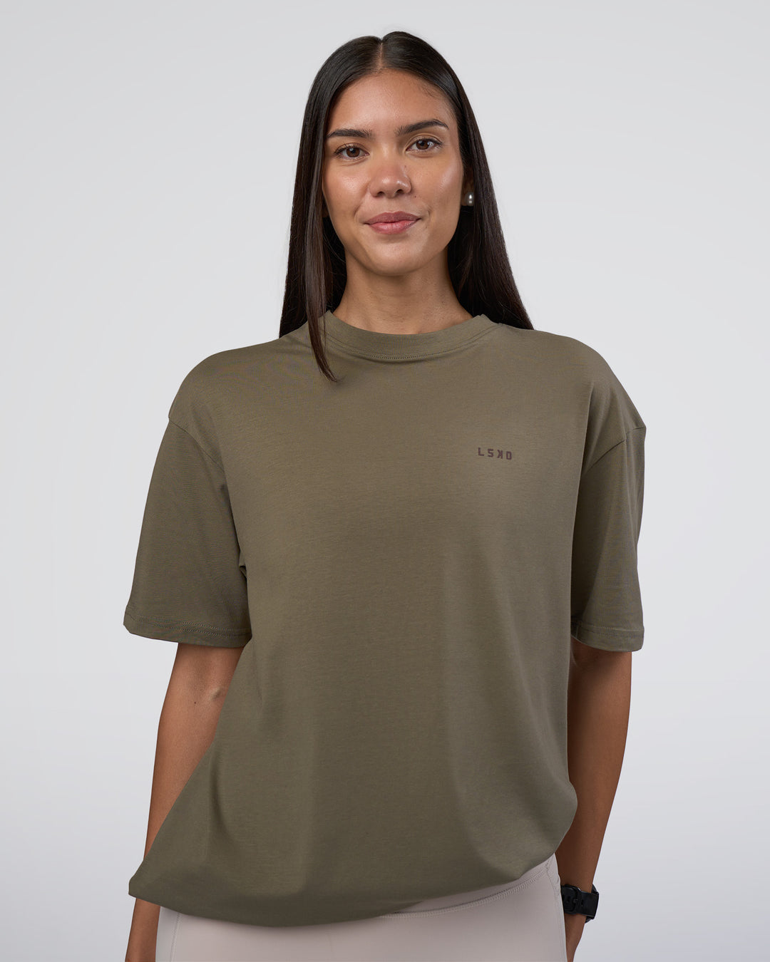 Woman wearing Lifting FLXCotton Oversized Tee - Walnut Grey-Hot Chocolate | Model:Rhiley | Size:XS