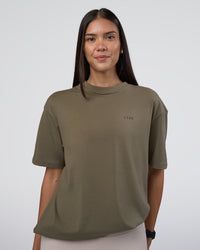 Woman wearing Lifting FLXCotton Oversized Tee - Walnut Grey-Hot Chocolate | Model:Rhiley | Size:XS