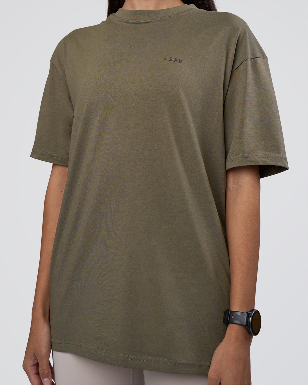 Woman wearing Lifting FLXCotton Oversized Tee - Walnut Grey-Hot Chocolate | Model:Rhiley | Size:XS
