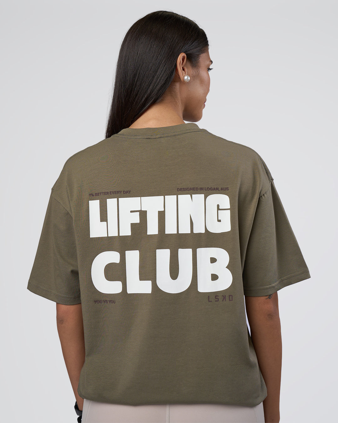 Woman wearing Lifting FLXCotton Oversized Tee - Walnut Grey-Hot Chocolate | Model:Rhiley | Size:XS