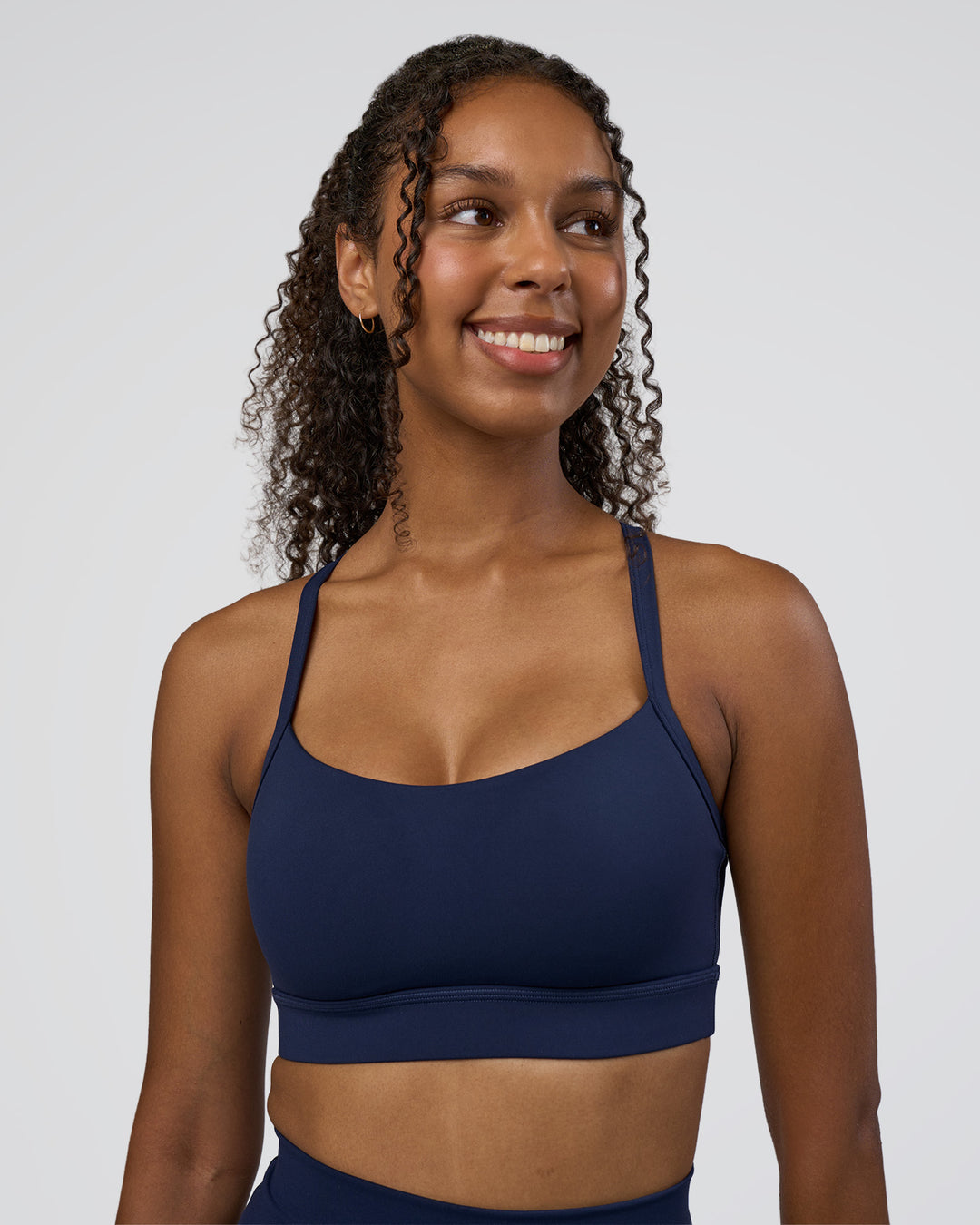 Woman wearing Momentum Sports Bra D/DD/E - Future Navy | Model:Jordan | Size:XS