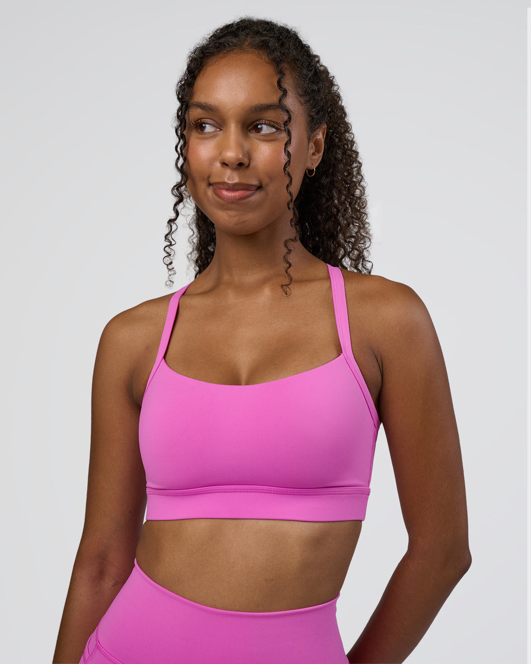 Woman wearing Momentum Sports Bra D/DD/E - Ultra Fuchsia | Model:Jordan | Size:XS