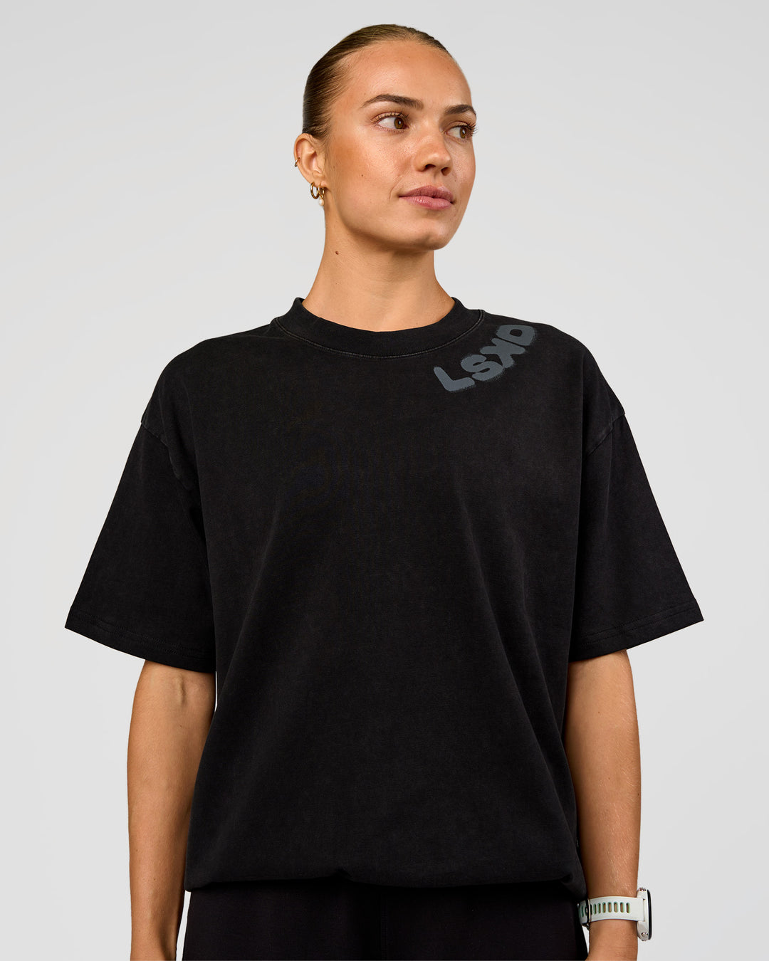 Woman wearing Offset Heavyweight Unisex Oversized Tee - Black Washed-Castlerock | Model:Maja | Size:XS