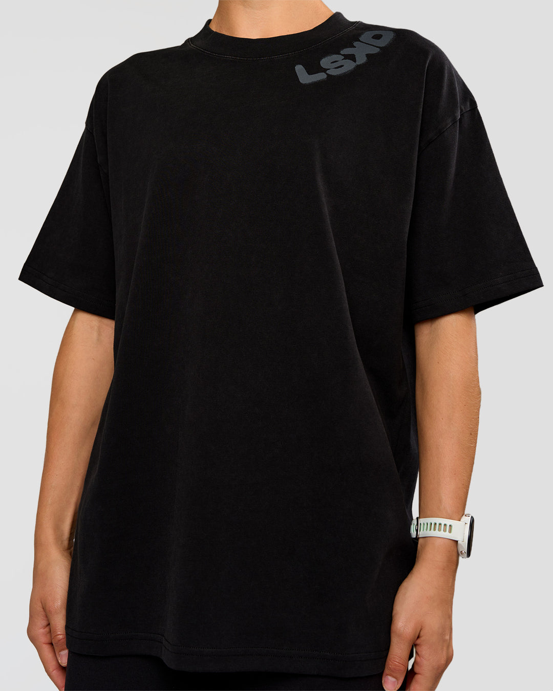 Woman wearing Offset Heavyweight Unisex Oversized Tee - Black Washed-Castlerock | Model:Maja | Size:XS