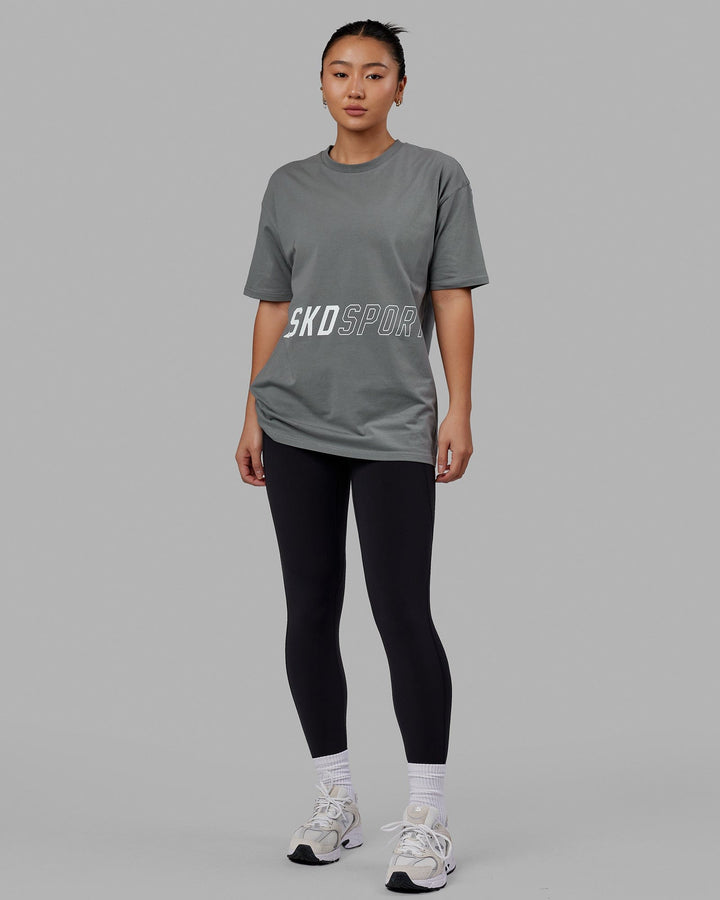 Woman wearing Unisex Pace FLXCotton Tee Oversize - Graphite