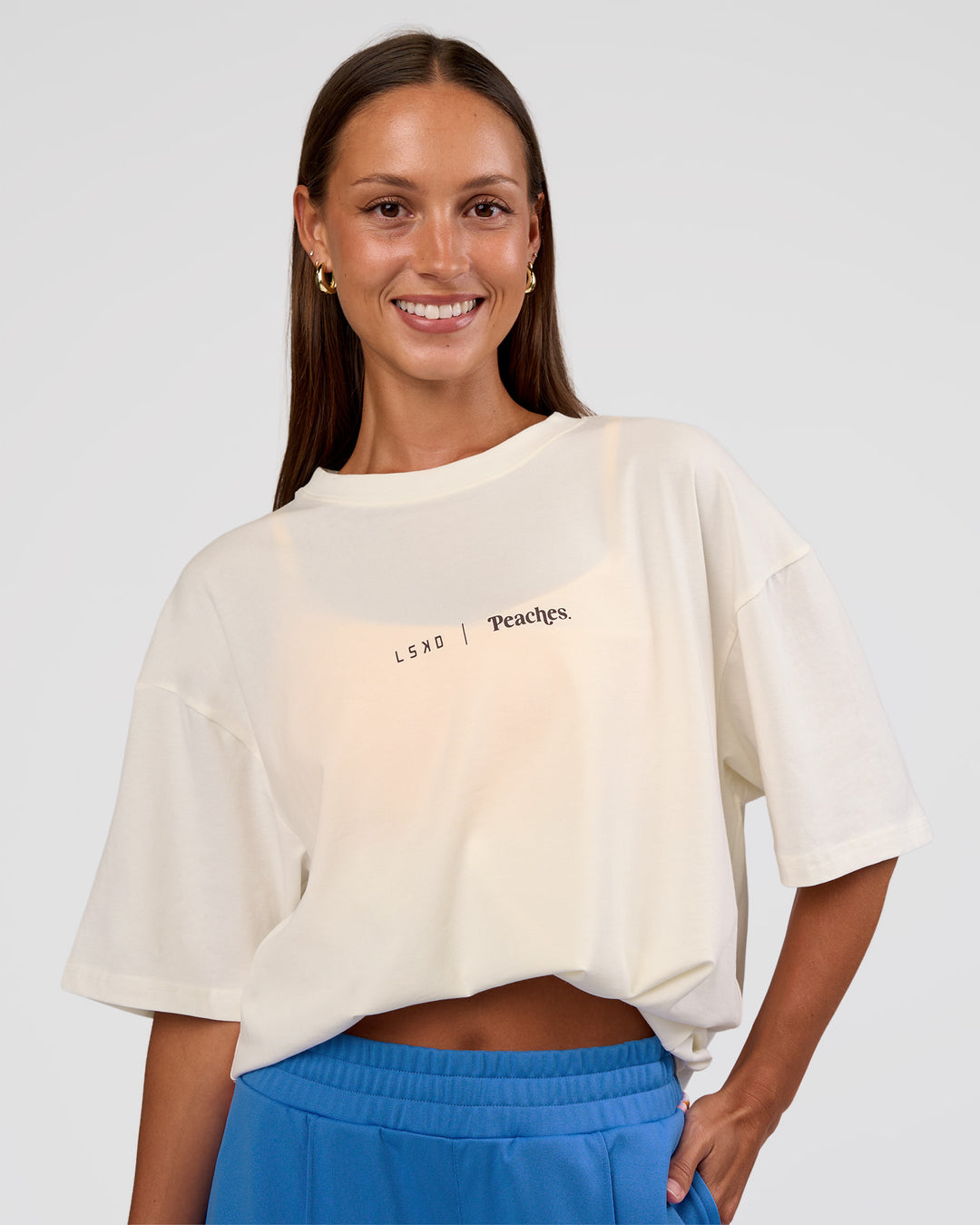 Woman wearing Peaches x LSKD Collection FLXCotton Oversize Tee - Off White | Model:Brylee | Size:XS