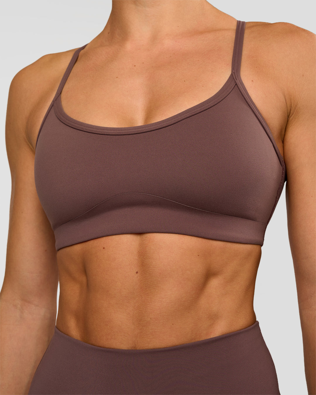 Woman wearing Pinnacle Sports Bra - Cocoa Powder | Model:Maja | Size:XS
