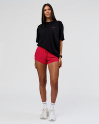 Woman wearing RUN CLUB FLXCotton Tee Oversize - Black-Scarlet | Model:Rhiley | Size:XS
