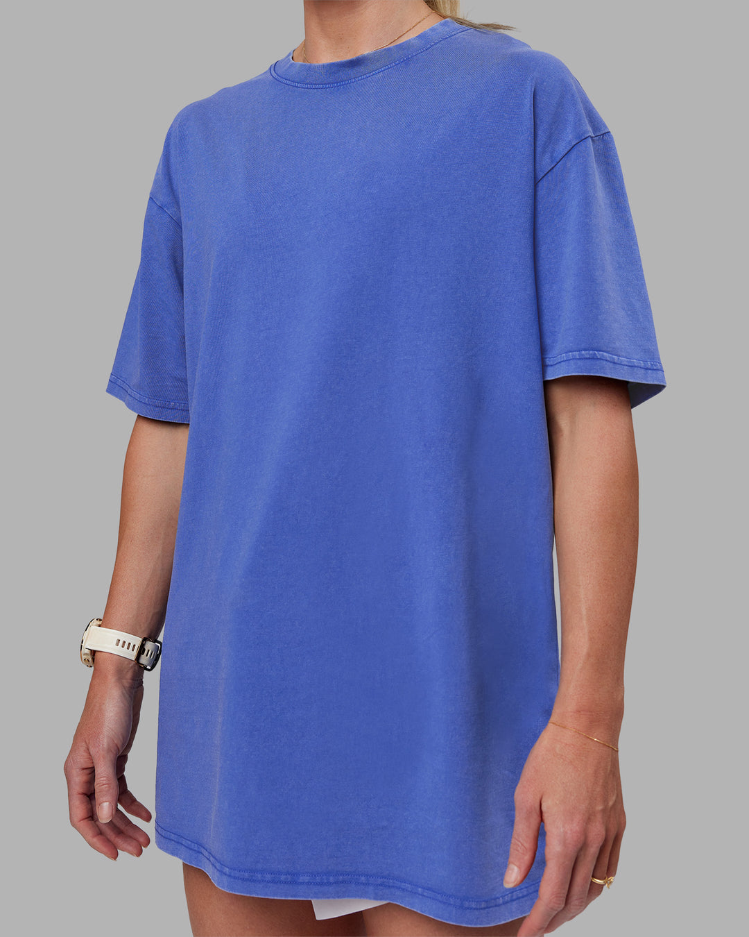 Woman wearing Relentless Washed FLXCotton Oversized Tee - Power Cobalt-White | Model:Kayti | Size:XS