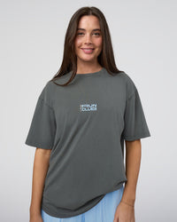 Woman wearing Runner's FLXCotton Oversized Tee - Dark Storm Washed-Open Air | Model:Estella | Size:XS