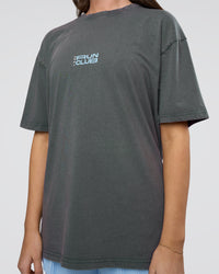 Woman wearing Runner's FLXCotton Oversized Tee - Dark Storm Washed-Open Air | Model:Estella | Size:XS