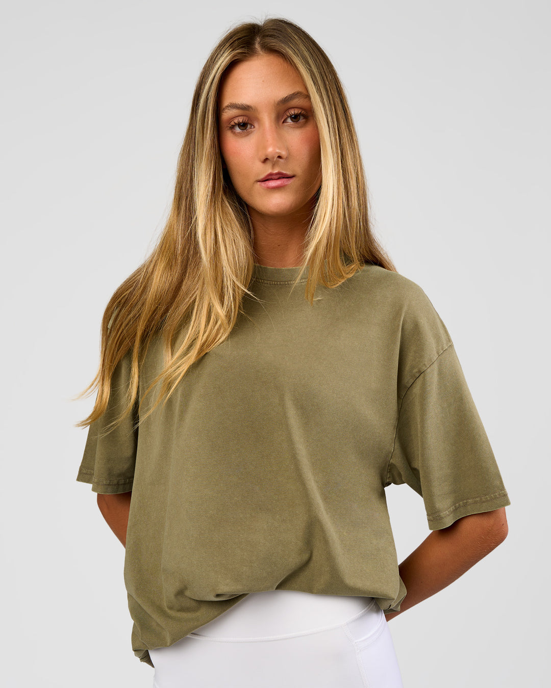 Woman wearing Shadow Mode FLXCotton Oversized Tee - Walnut Grey Washed | Model:Georgia | Size:XS