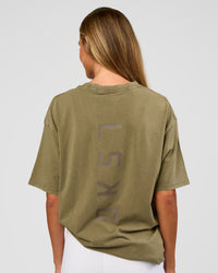 Woman wearing Shadow Mode FLXCotton Oversized Tee - Walnut Grey Washed | Model:Georgia | Size:XS