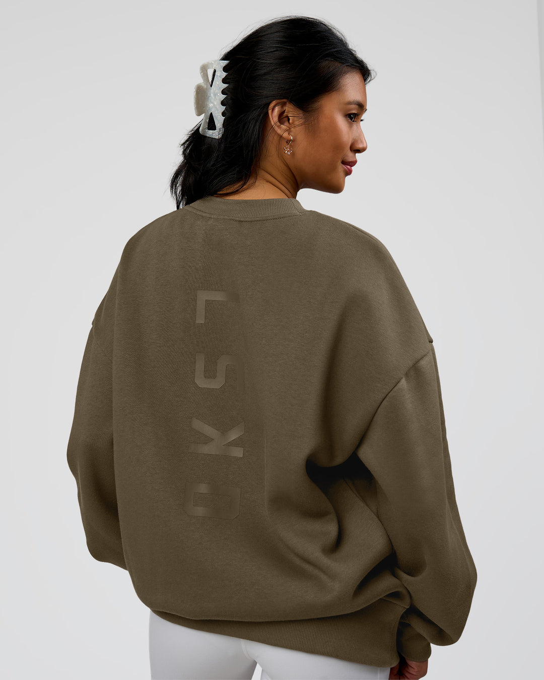 Woman wearing Shadow Mode Oversized Sweater - Walnut Grey | Model:Alex | Size:XS