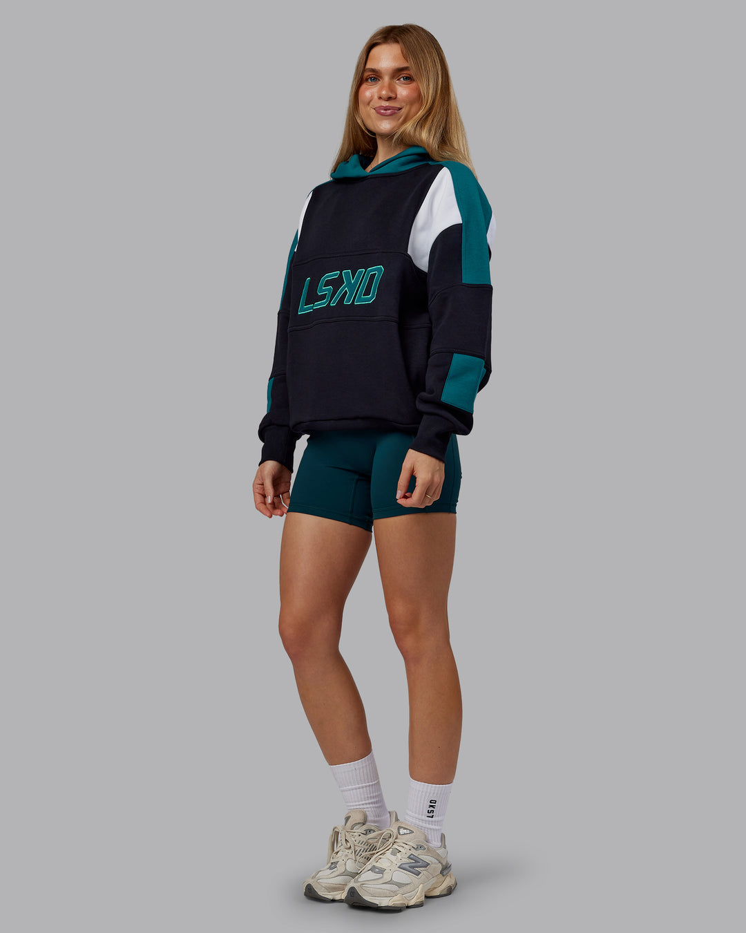  Woman wearing Slam Oversized Hoodie - Caviar-Blue Coral | Model:Emilie | Size:XS