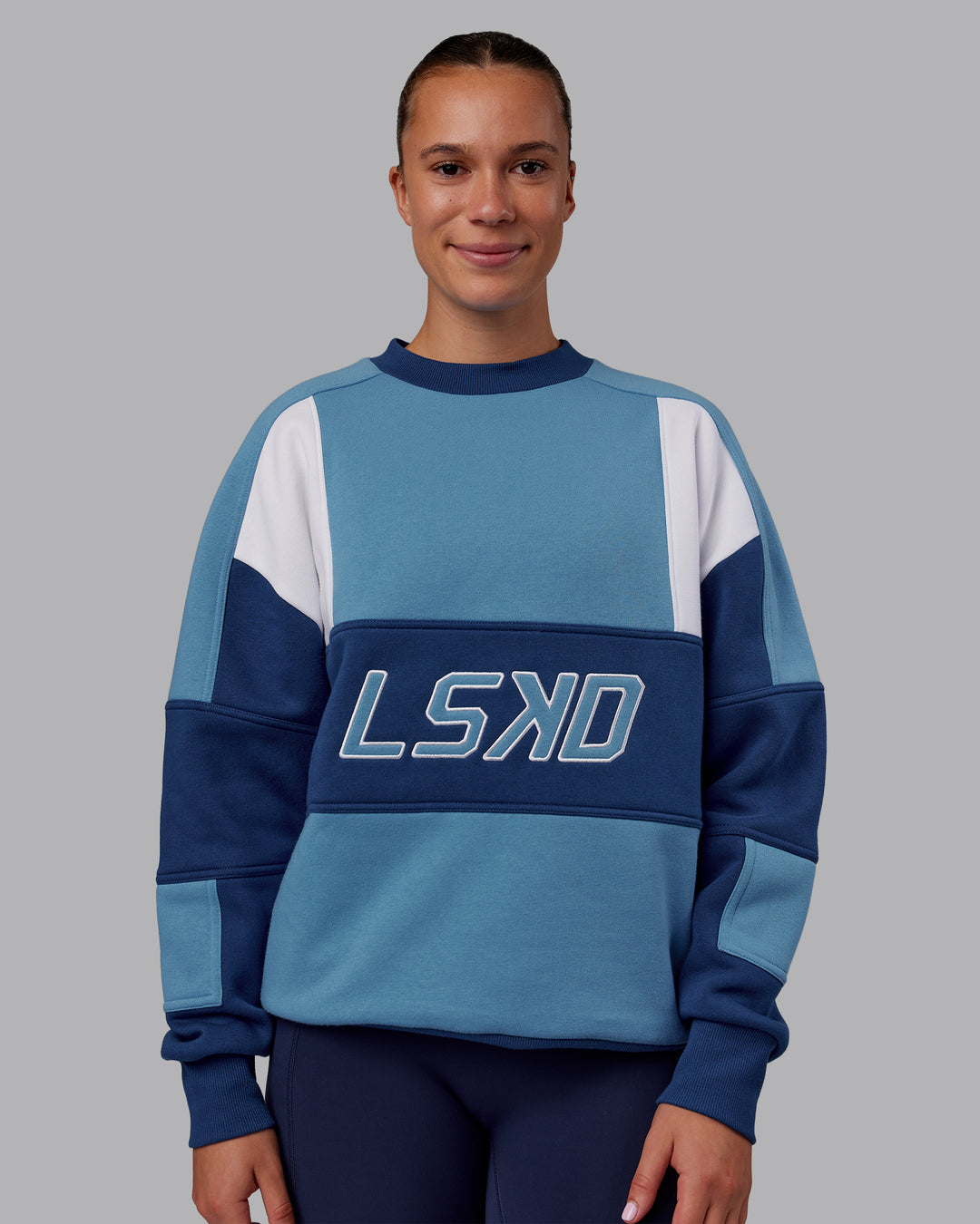 Woman wearing Slam Sweater Oversize - Azure Blue-Blue Quartz | Model:Charlize | Size:XS