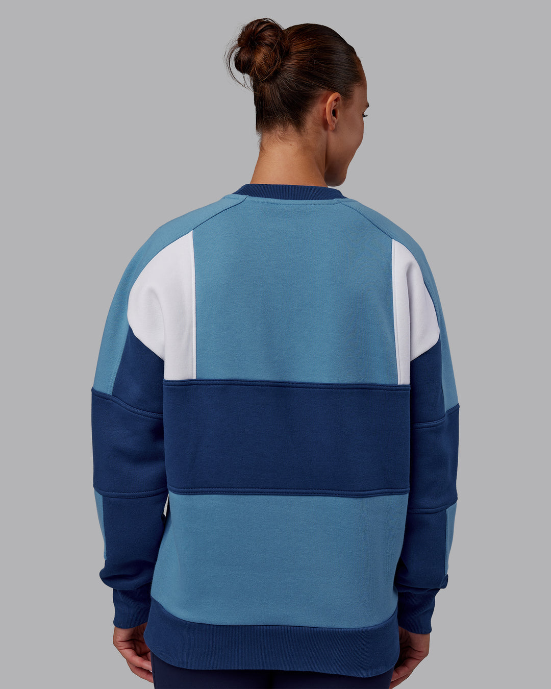 Woman wearing Slam Sweater Oversize - Azure Blue-Blue Quartz | Model:Charlize | Size:XS