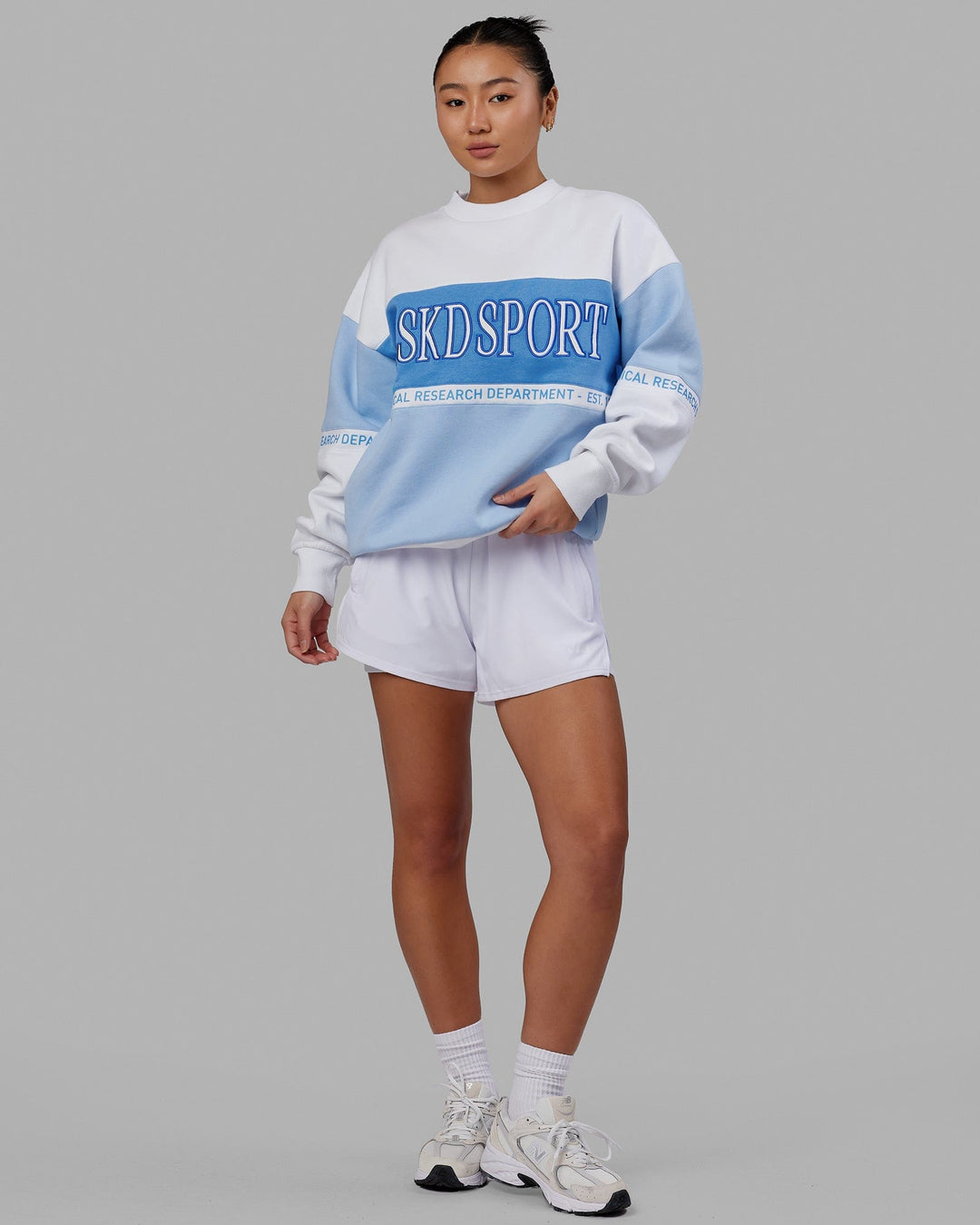 Woman wearing Unisex Sportif Sweater Oversize - Windsurfer-Azure Blue
