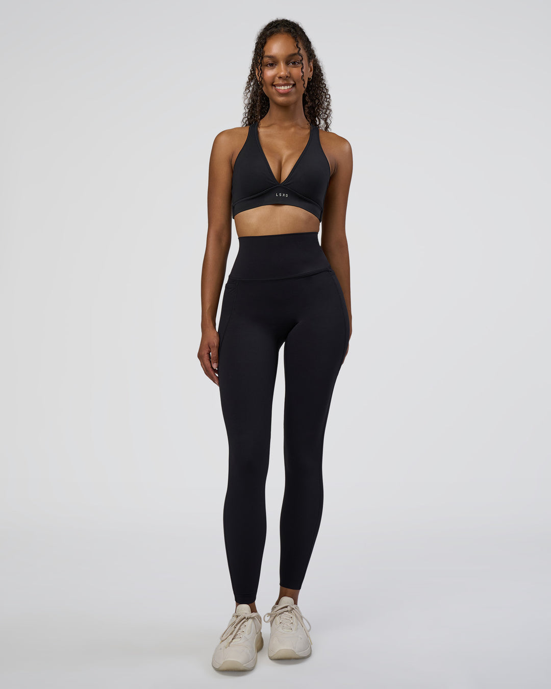 Woman wearing Stamina Sports Bra D/DD/E - Black | Model:Jordan | Size:XS