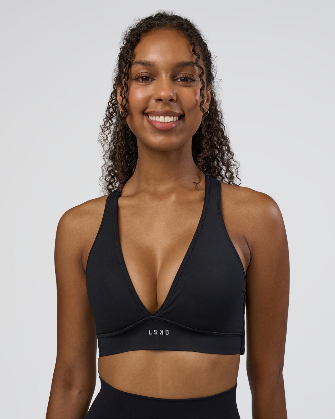 Woman wearing Stamina Sports Bra D/DD/E - Black | Model:Jordan | Size:XS