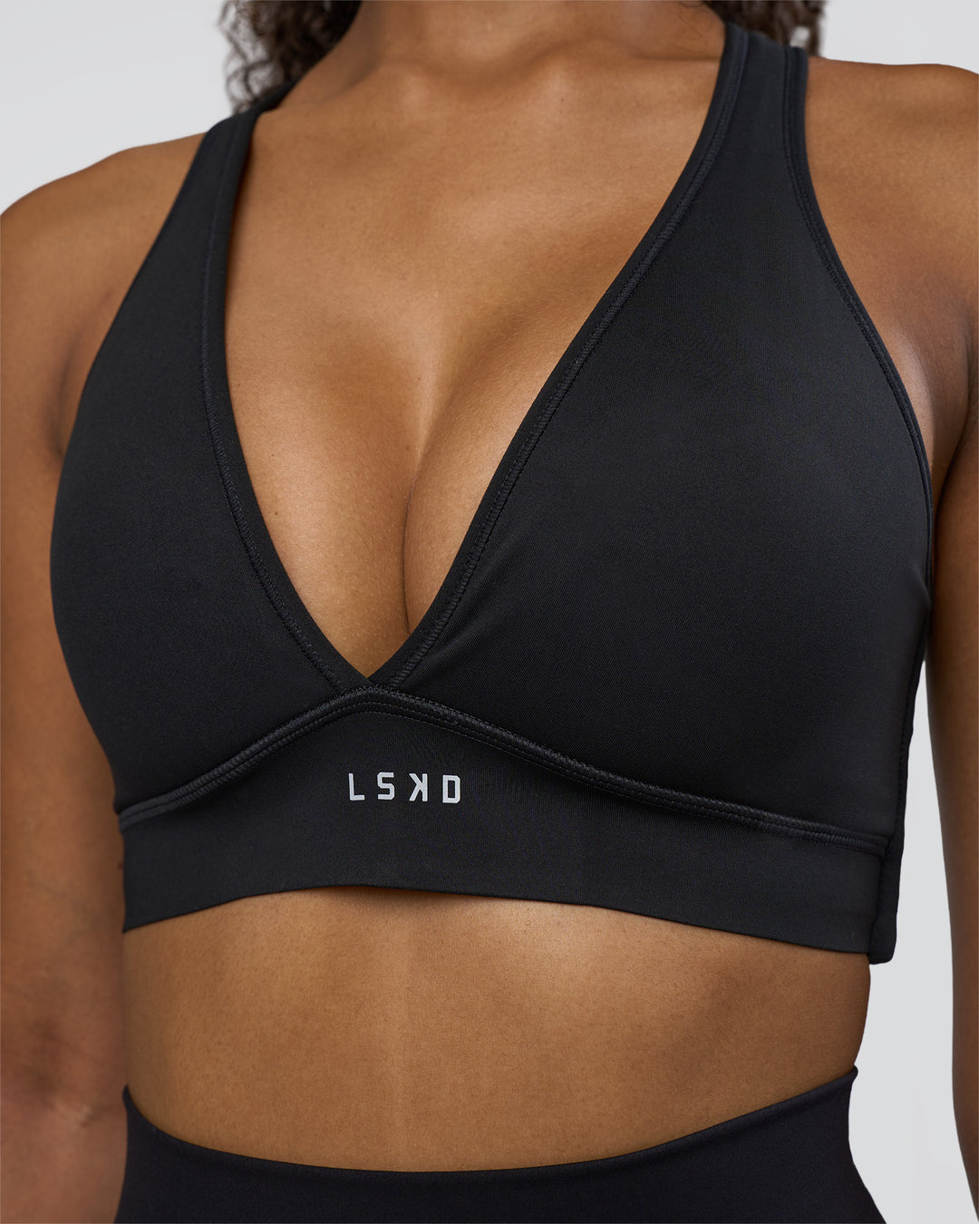 Woman wearing Stamina Sports Bra D/DD/E - Black | Model:Jordan | Size:XS