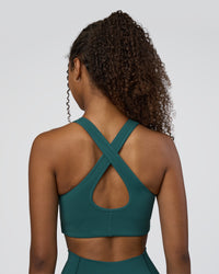 Woman wearing Stamina Sports Bra D/DD/E - Transformative Teal | Model:Jordan | Size:XS
