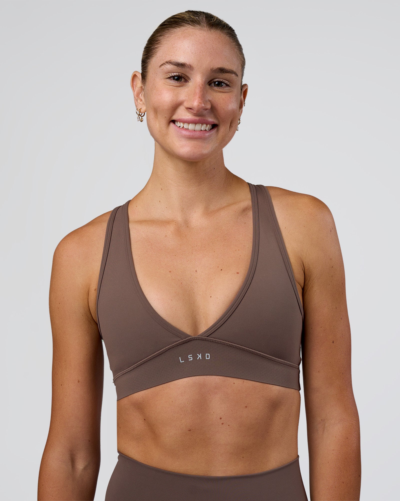 Woman wearing Stamina Sports Bra - Peppercorn | Model:Emelia | Size:XS