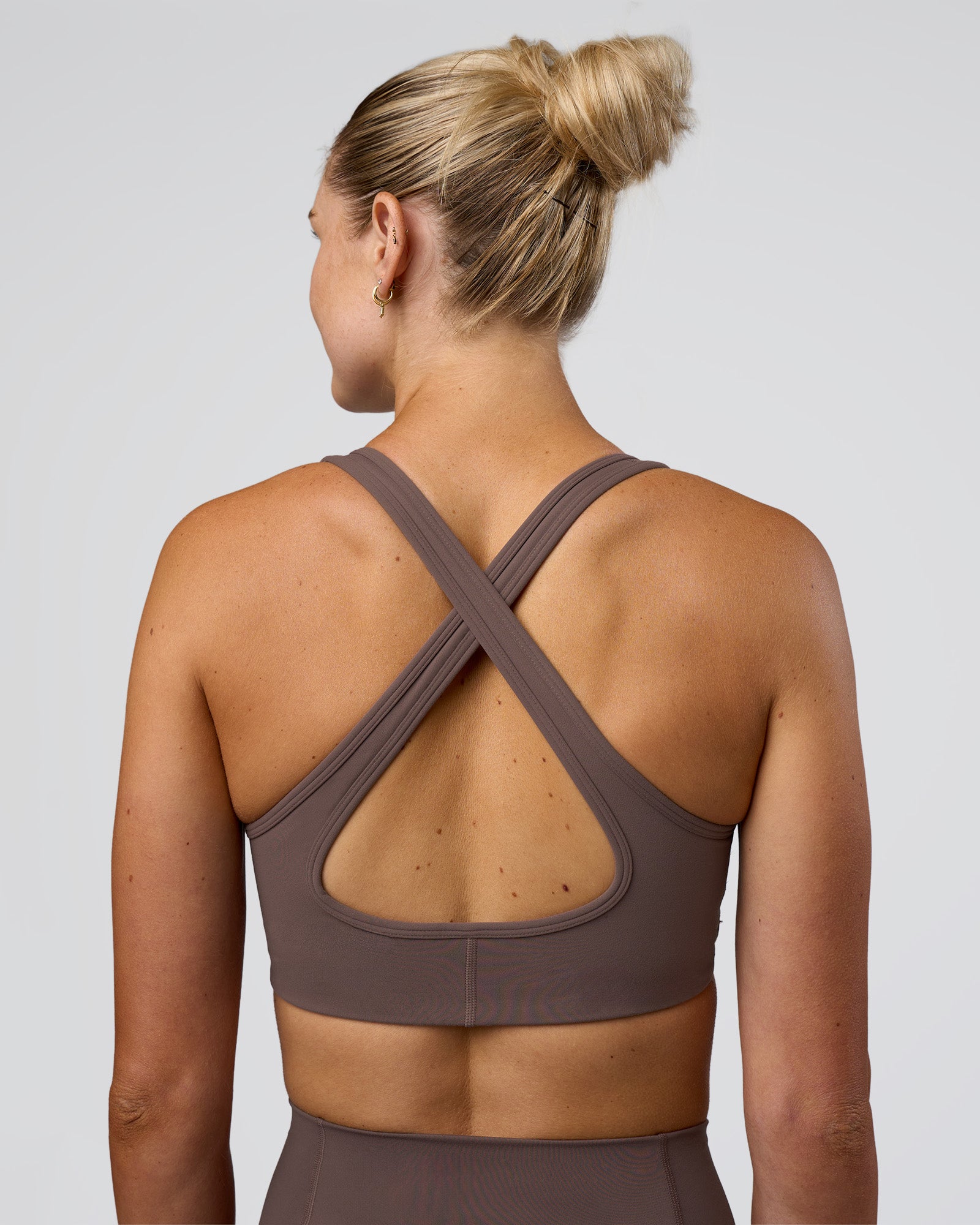Woman wearing Stamina Sports Bra - Peppercorn | Model:Emelia | Size:XS