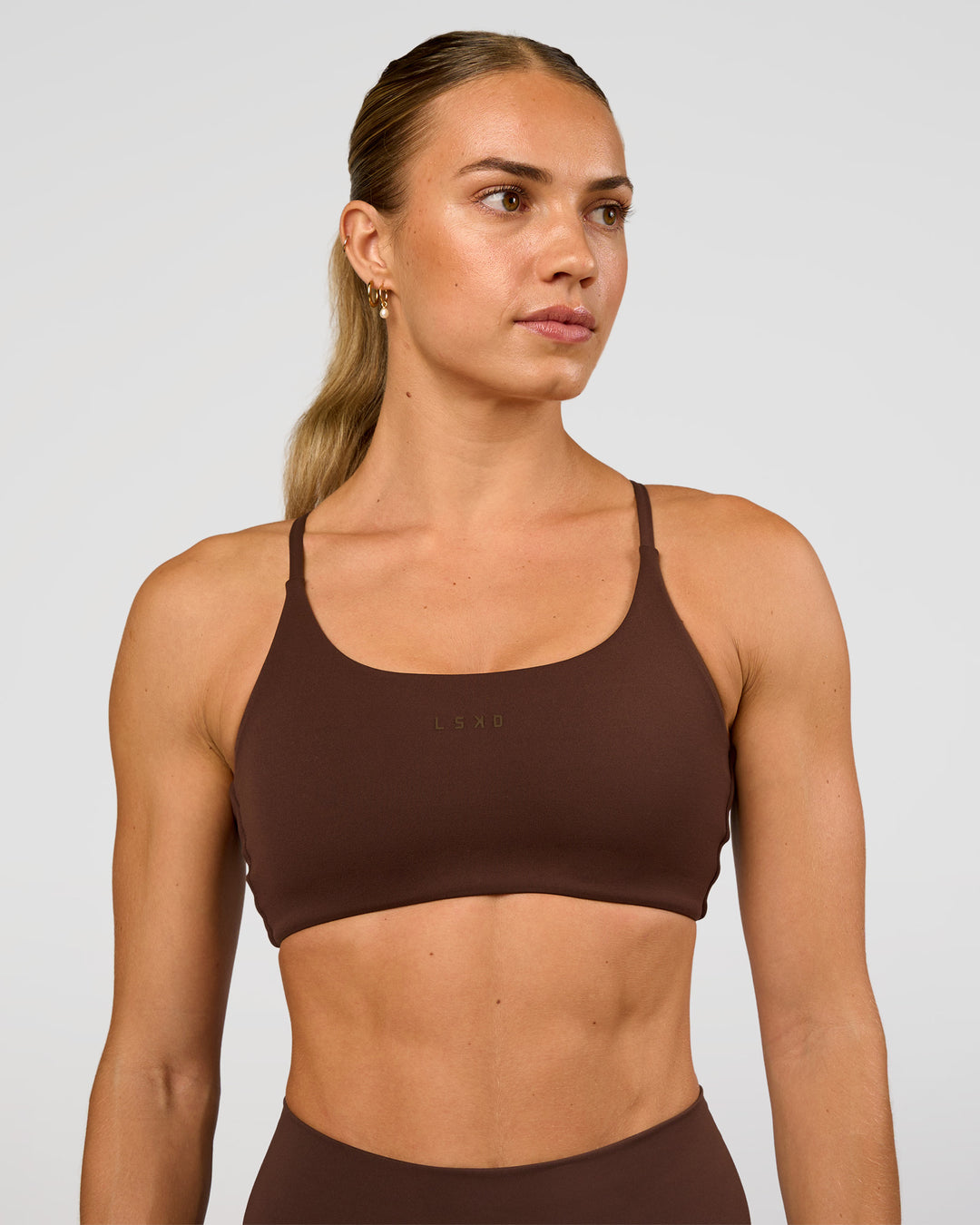 Woman wearing Twist Sports Bra - Hot Chocolate | Model:Maja | Size:XS - view 1