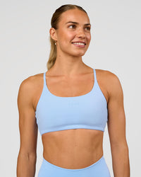 Woman wearing Twist Sports Bra - Open Air | Model:Maja | Size:XS