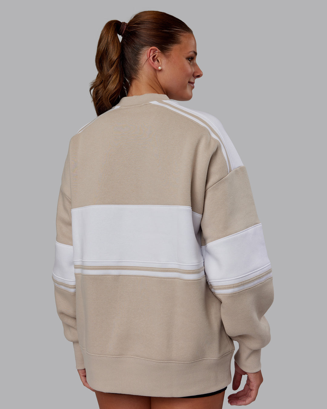 Woman wearing A-Team Sweater Oversize - Shale Beige-White | Model:Phoebe | Size:XS