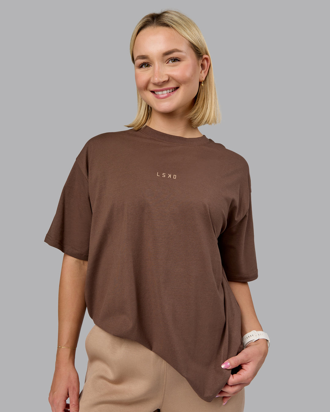 Woman wearing On Repeat FLXCotton Oversized Tee - Chocolate Martini-Taupe | Model:Halle | Size:S