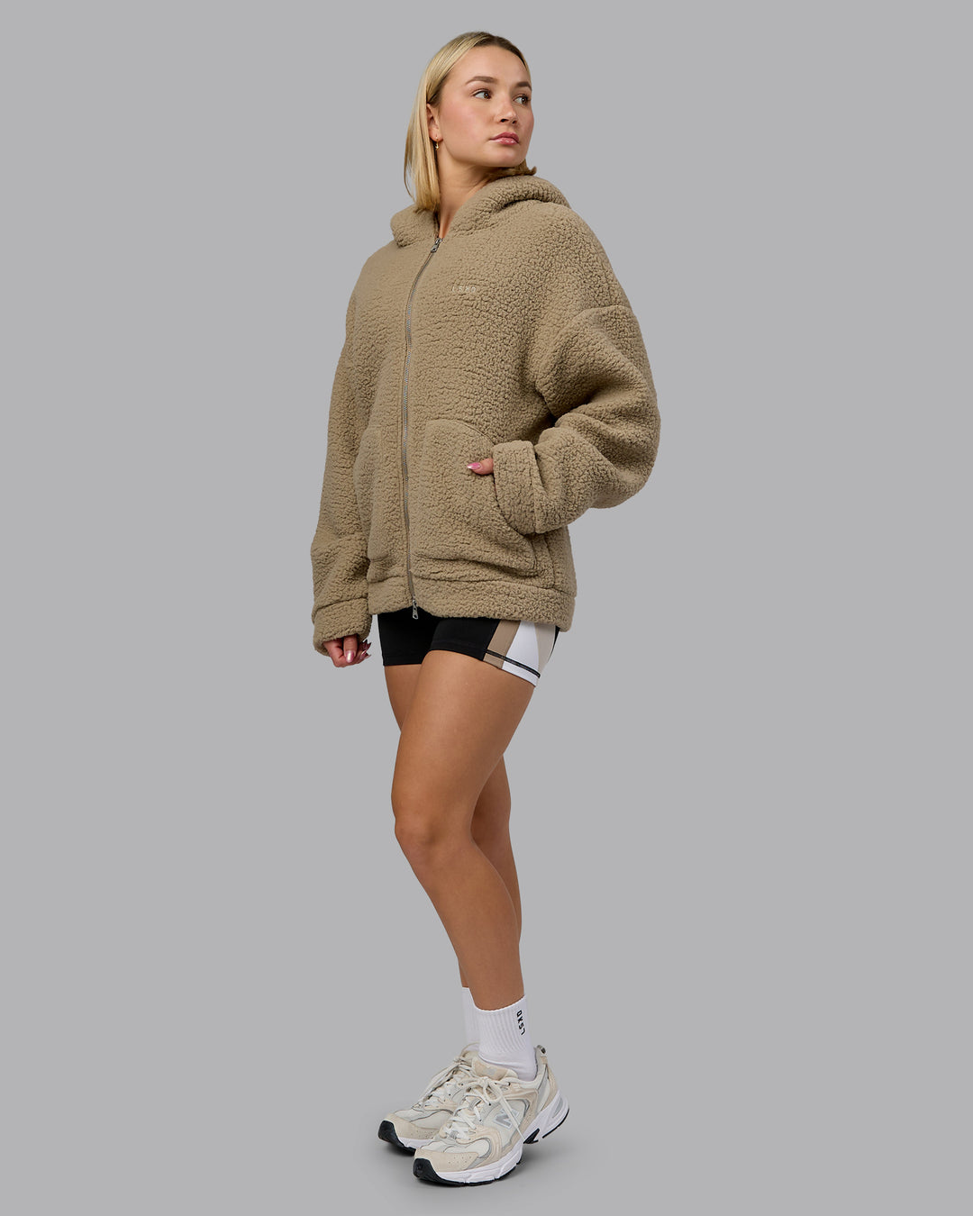 Woman wearing Sherpa Oversized Jacket - Greige | Model:Halle | Size:XS