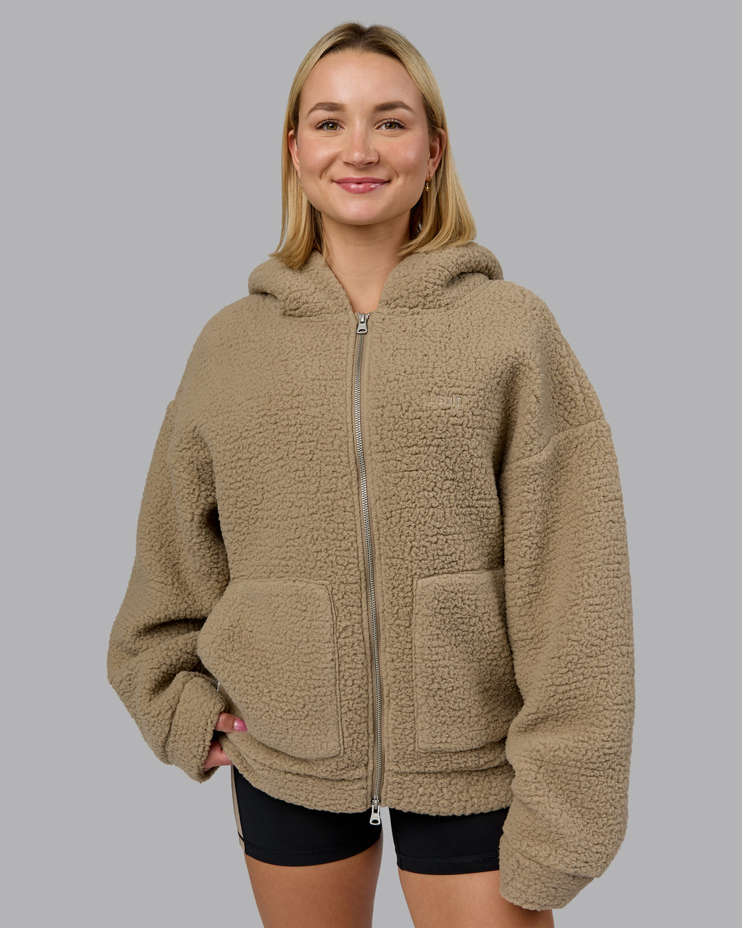 Woman wearing Sherpa Oversized Jacket - Greige | Model:Halle | Size:XS