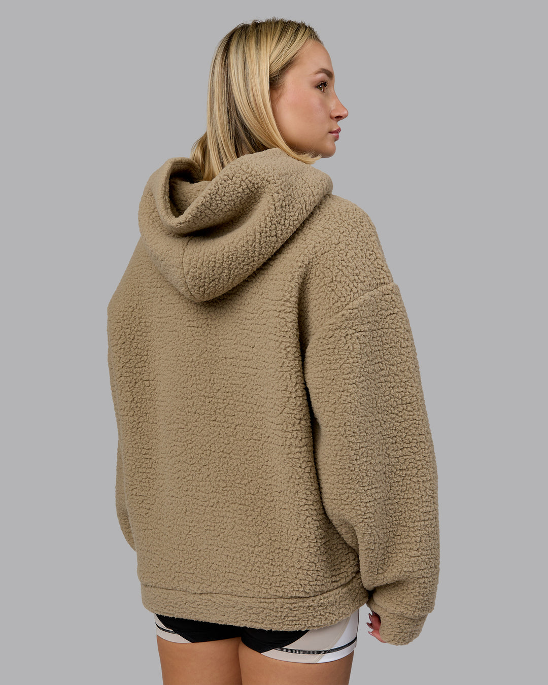 Woman wearing Sherpa Oversized Jacket - Greige | Model:Halle | Size:XS
