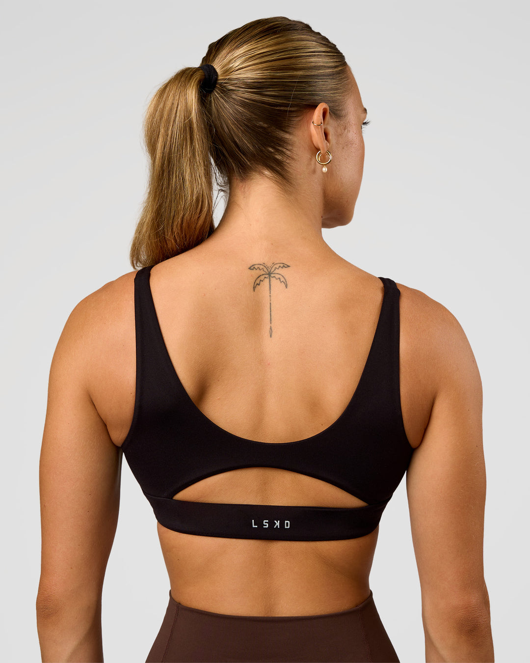 Woman wearing Vitality Sports Bra - Black | Model:Maja | Size:XS