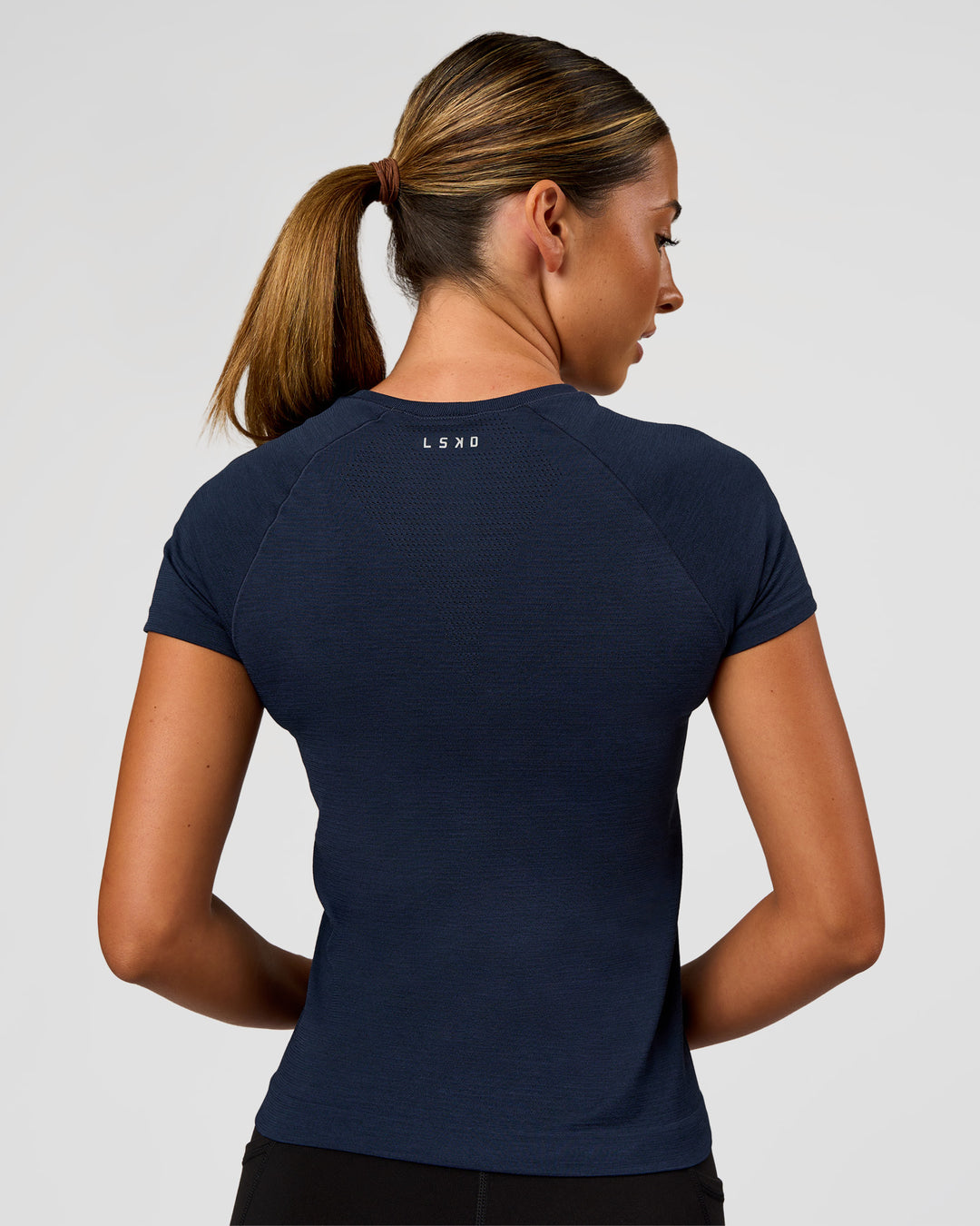 Woman wearing AeroFLX+ Seamless Tee - Future Navy/Future Navy | Model:Charli | Size:XS