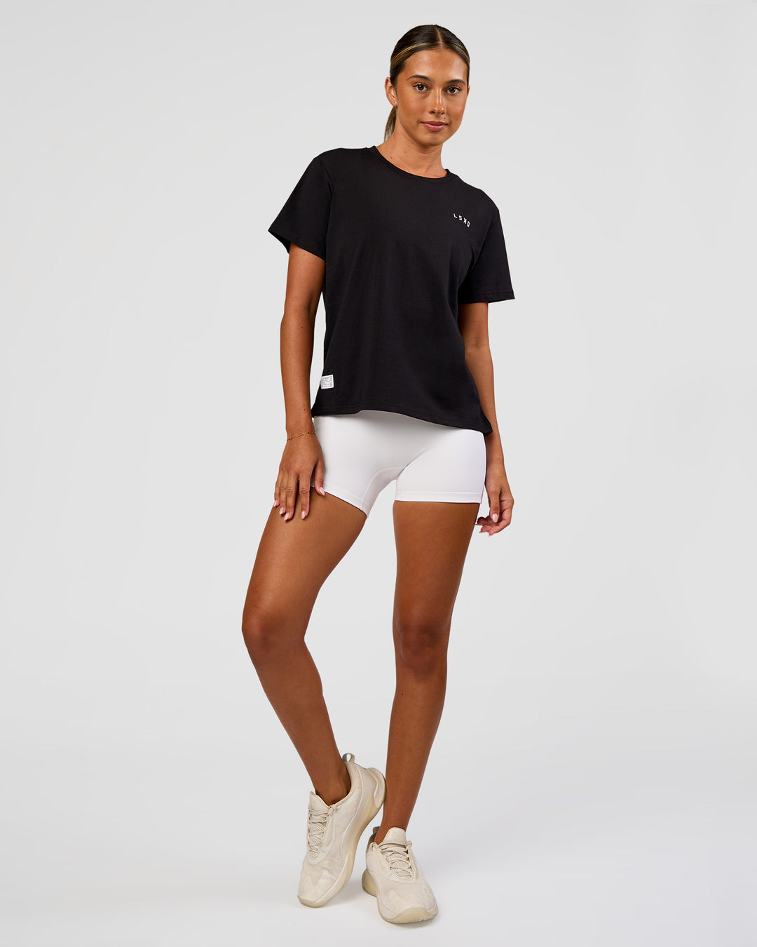 Woman wearing VS6 FLXCotton Regular Fit Tee - Black-White | Model:Charli | Size:XS