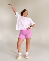 Campaign image of Fusion V-Contour Ultra High-Rise 6" Short Pockets - Energy Print Marshmallow | Thumbnail Index: 10